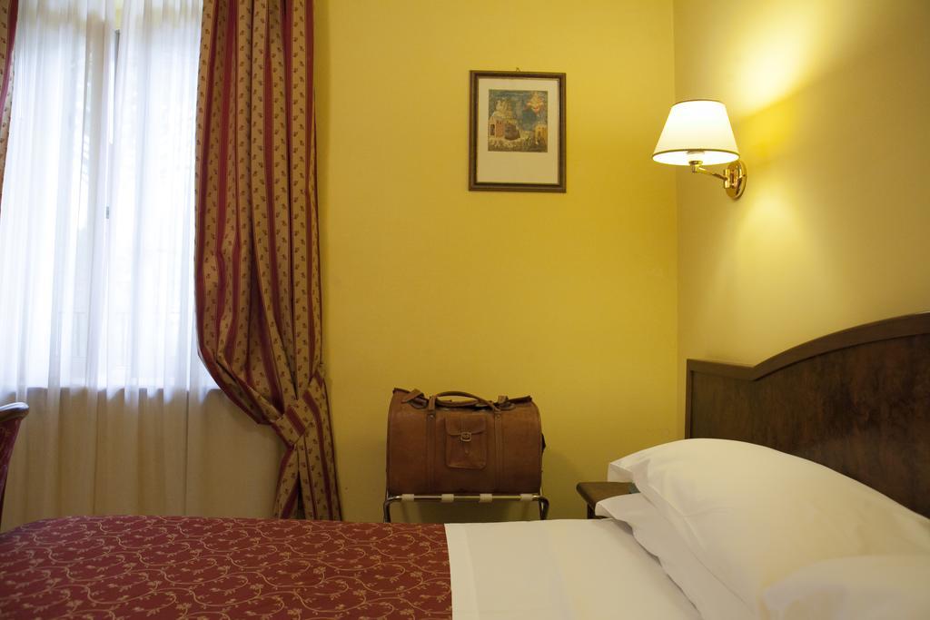 Hotel Villa Elda Ассизи Экстерьер фото