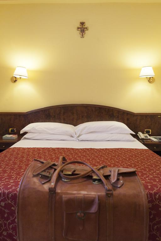 Hotel Villa Elda Ассизи Экстерьер фото