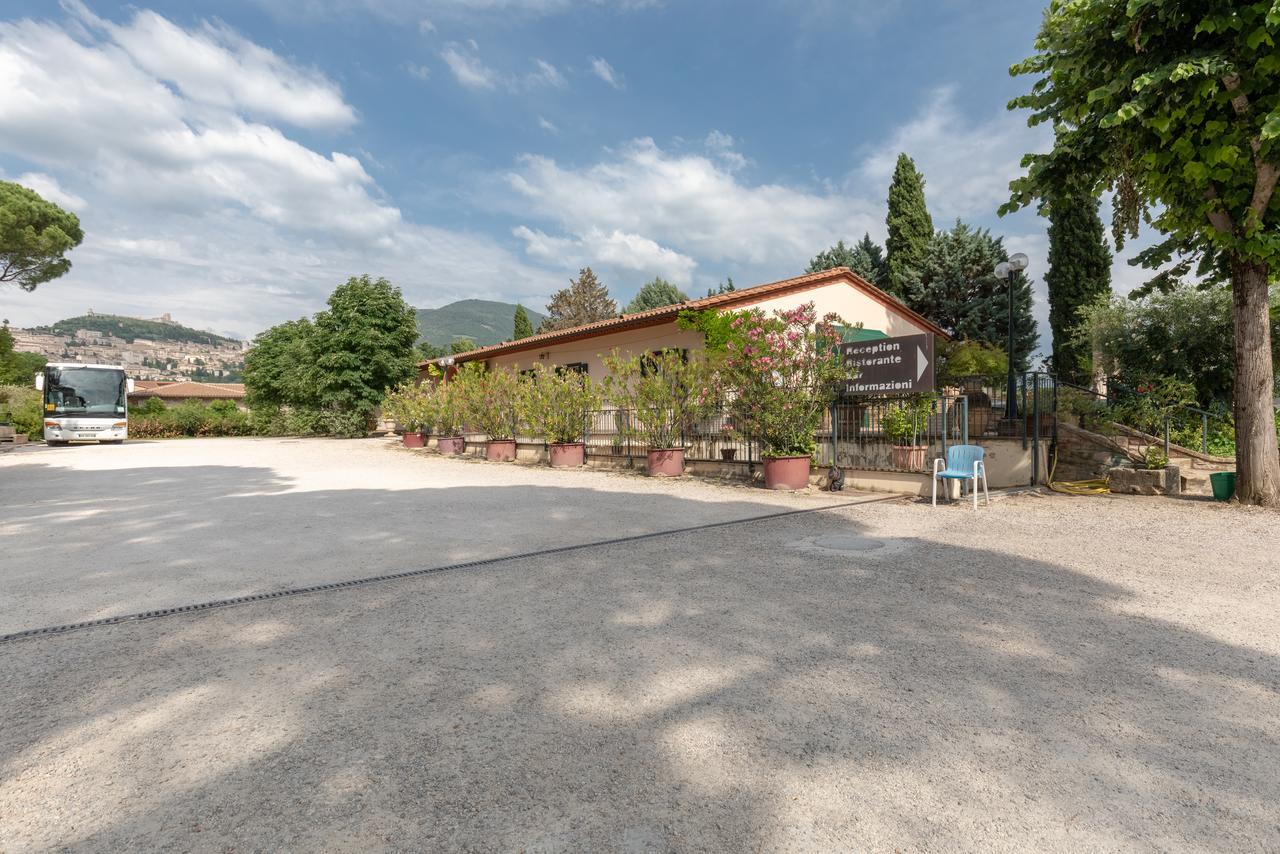 Hotel Villa Elda Ассизи Экстерьер фото