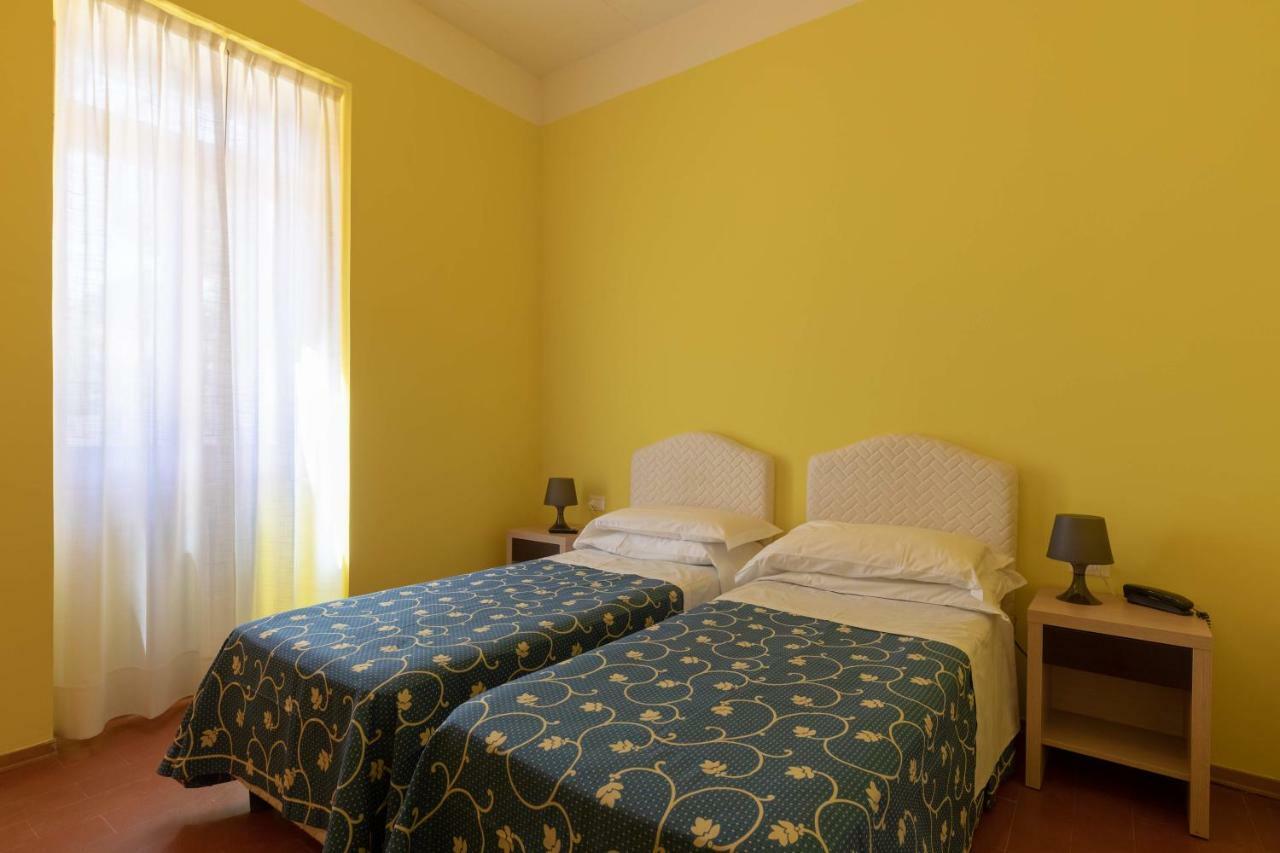 Hotel Villa Elda Ассизи Экстерьер фото