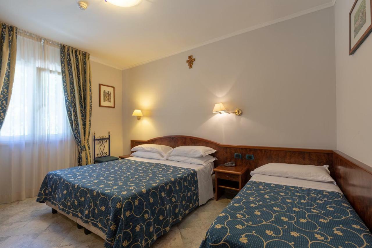 Hotel Villa Elda Ассизи Экстерьер фото