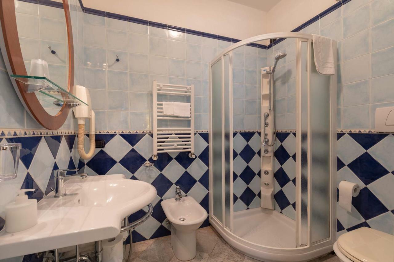 Hotel Villa Elda Ассизи Экстерьер фото